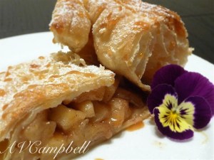 apple puff pastry sliced