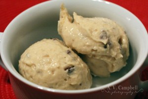 Banana Pecan Ice-Cream (I scooped it before it was completely set.)